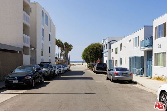 36 Navy Street 9, Los Angeles, CA 90291