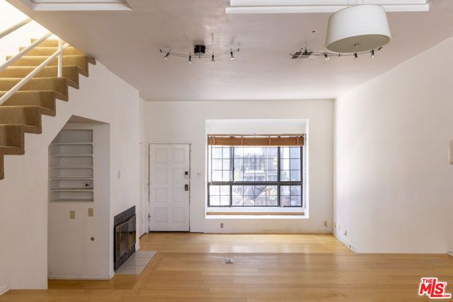 36 Navy Street 9, Los Angeles, CA 90291