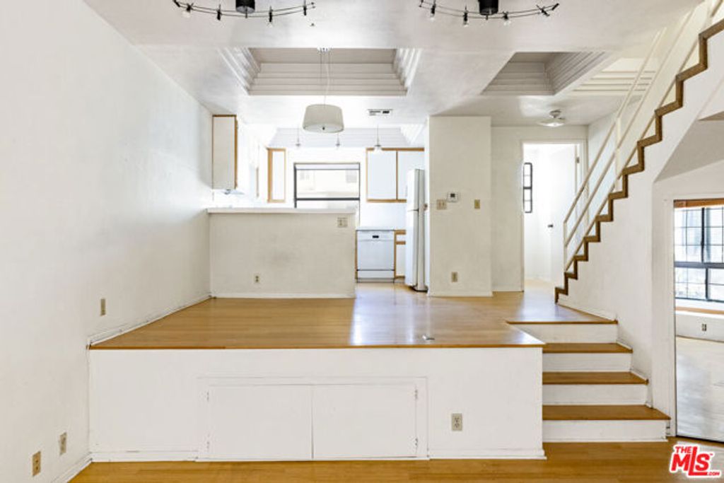 36 Navy Street 9, Los Angeles, CA 90291
