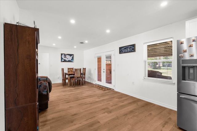 703 N Gilmer Avenue, Dawson, TX 76639