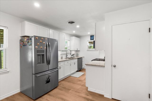 703 N Gilmer Avenue, Dawson, TX 76639