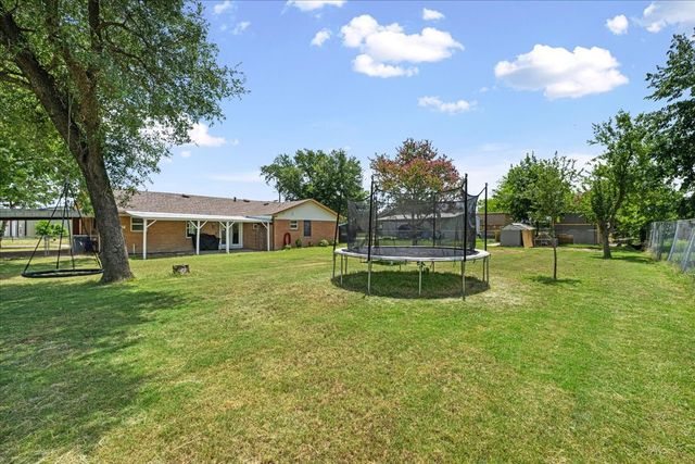 703 N Gilmer Avenue, Dawson, TX 76639