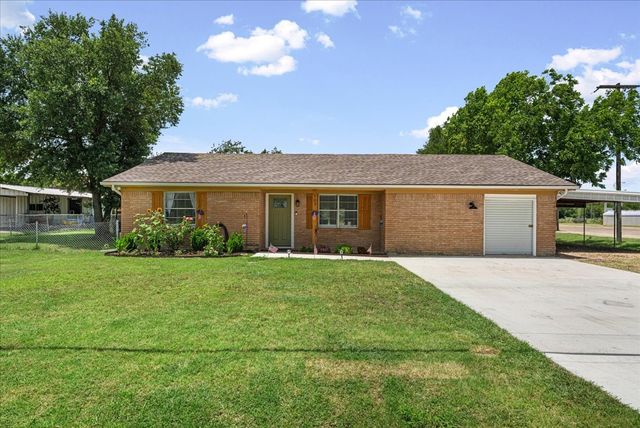 703 N Gilmer Avenue, Dawson, TX 76639