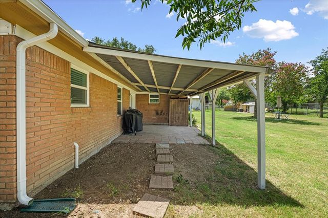 703 N Gilmer Avenue, Dawson, TX 76639