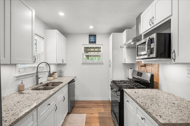 703 N Gilmer Avenue, Dawson, TX 76639