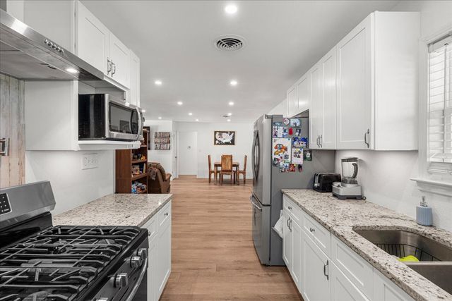 703 N Gilmer Avenue, Dawson, TX 76639