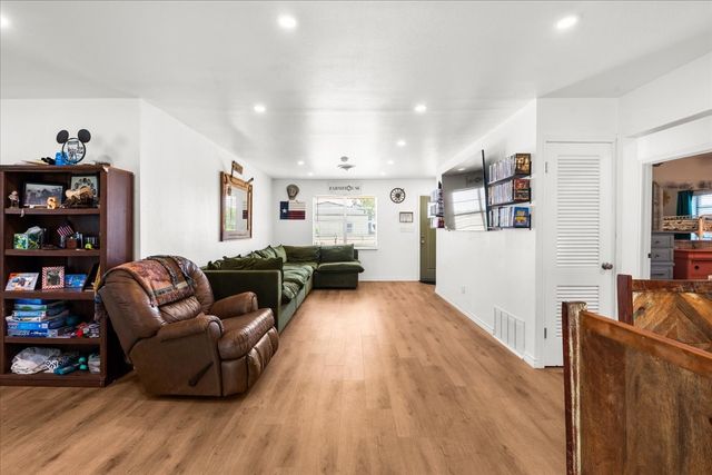 703 N Gilmer Avenue, Dawson, TX 76639