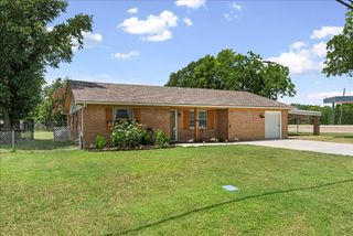 703 N Gilmer Avenue, Dawson, TX 76639