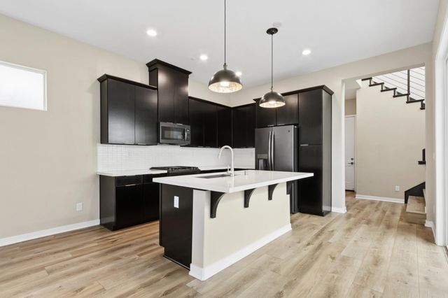 110 Fonseca St, Sacramento, CA 95816