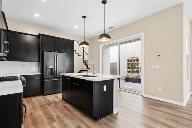 110 Fonseca St, Sacramento, CA 95816