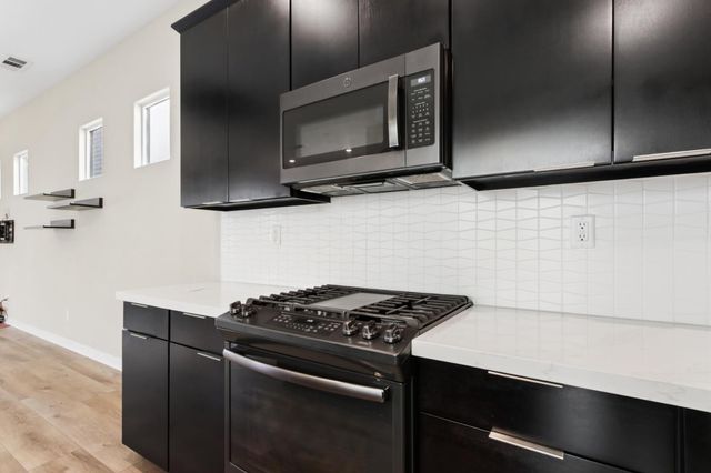 110 Fonseca St, Sacramento, CA 95816