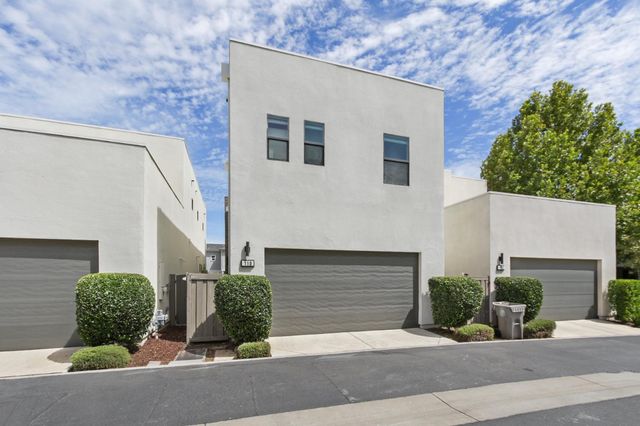 110 Fonseca St, Sacramento, CA 95816