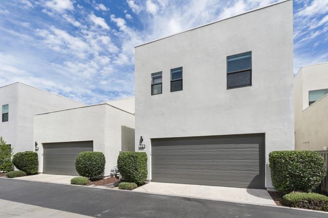 110 Fonseca St, Sacramento, CA 95816