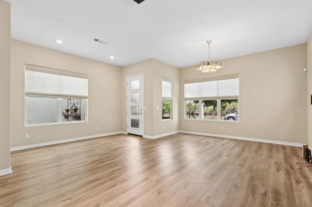 110 Fonseca St, Sacramento, CA 95816
