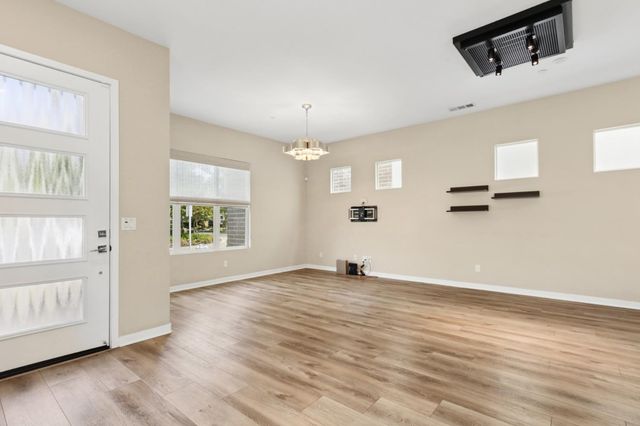110 Fonseca St, Sacramento, CA 95816