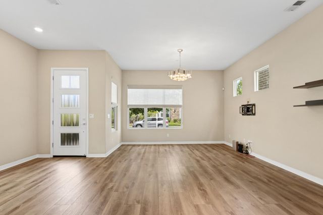 110 Fonseca St, Sacramento, CA 95816