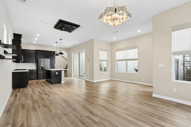110 Fonseca St, Sacramento, CA 95816