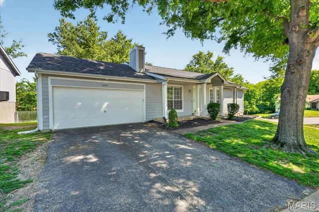 16101 Castlerea Boulevard, Ellisville, MO 63021