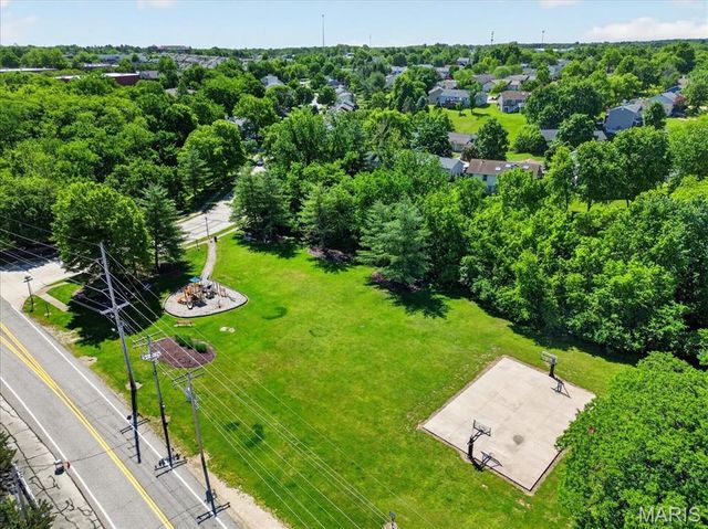 16101 Castlerea Boulevard, Ellisville, MO 63021