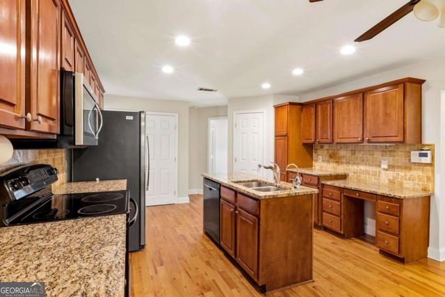 3290 Harris Drive, Atlanta, GA 30337