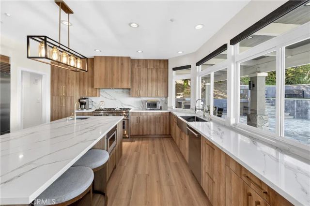 3935 Rock Hampton, Tarzana, CA 91356