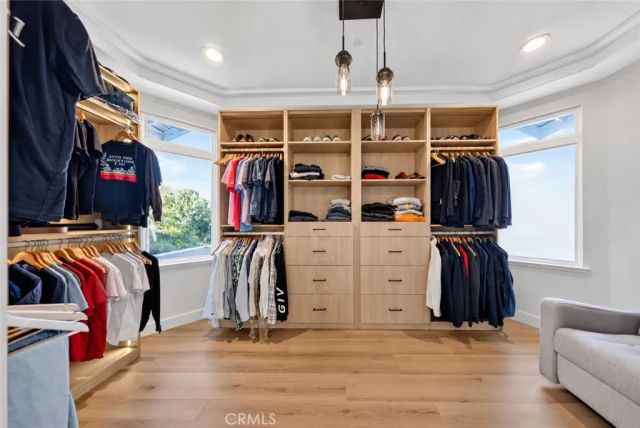 3935 Rock Hampton, Tarzana, CA 91356