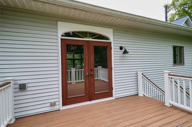 37 Mansion Drive, Hyde Park, NY 12538