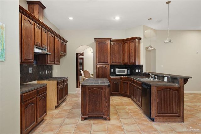 21600 Los Venados Drive, Edinburg, TX 78542