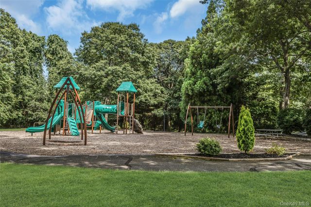 25 Glen Hollow H10, Holtsville, NY 11742