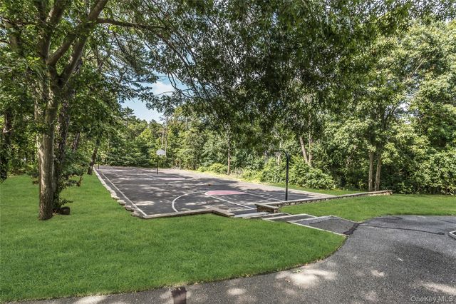 25 Glen Hollow H10, Holtsville, NY 11742