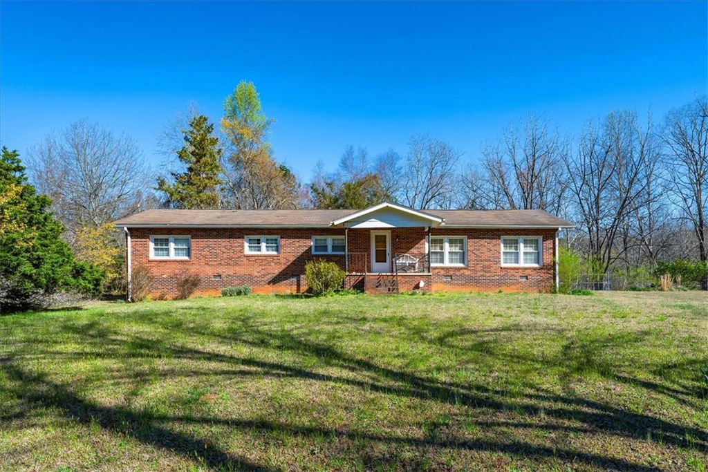 453 Deaton Road, Walhalla, SC 29691