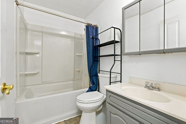 3016 Summer Lake Drive, Gainesville, GA 30506