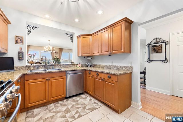 108 The Promenade 108, Edgewater, NJ 07020