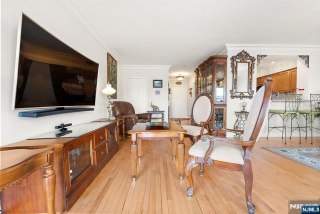 108 The Promenade 108, Edgewater, NJ 07020