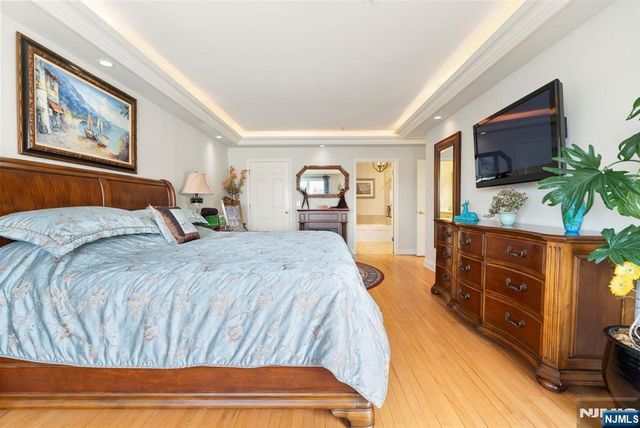 108 The Promenade 108, Edgewater, NJ 07020