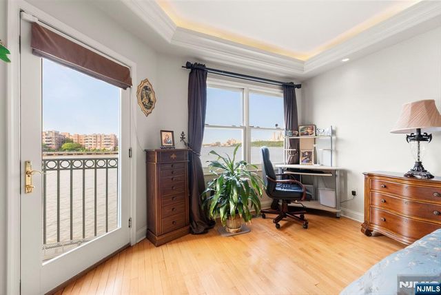 108 The Promenade 108, Edgewater, NJ 07020