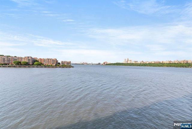 108 The Promenade 108, Edgewater, NJ 07020