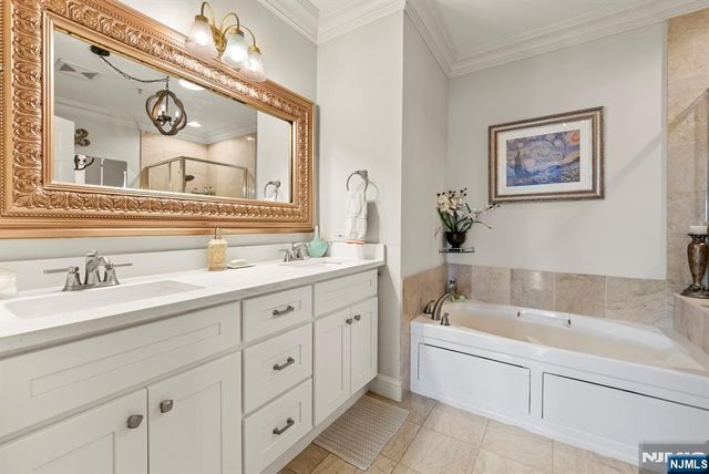 108 The Promenade 108, Edgewater, NJ 07020