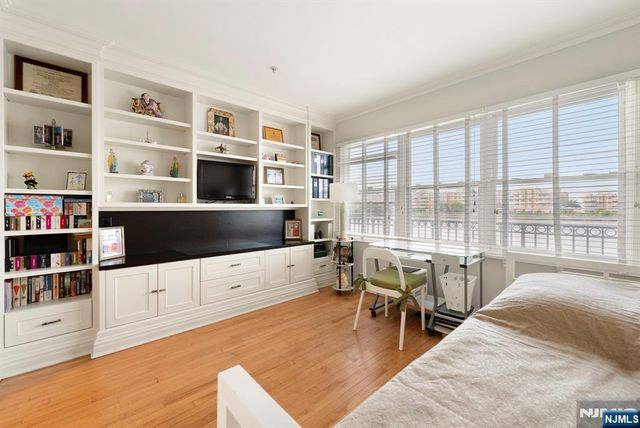 108 The Promenade 108, Edgewater, NJ 07020