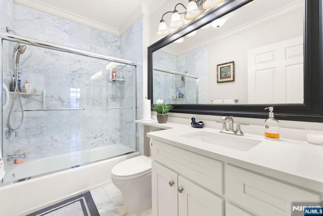 108 The Promenade 108, Edgewater, NJ 07020