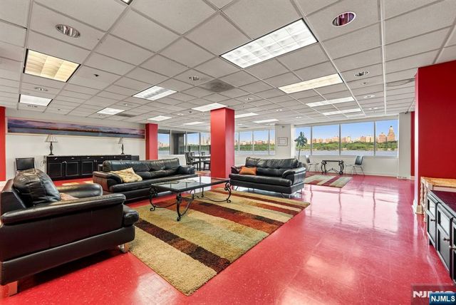 108 The Promenade 108, Edgewater, NJ 07020