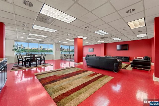 108 The Promenade 108, Edgewater, NJ 07020