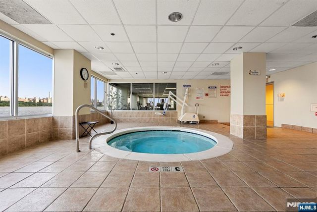 108 The Promenade 108, Edgewater, NJ 07020