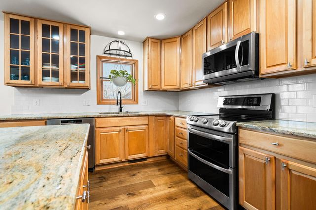 4490 N Squirrel Road, Auburn Hills, MI 48326