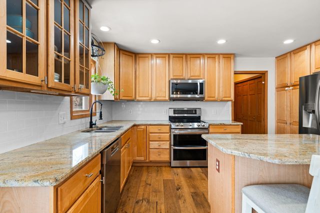 4490 N Squirrel Road, Auburn Hills, MI 48326