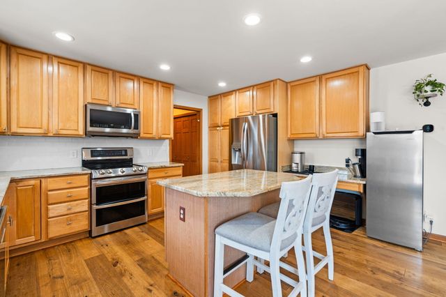 4490 N Squirrel Road, Auburn Hills, MI 48326