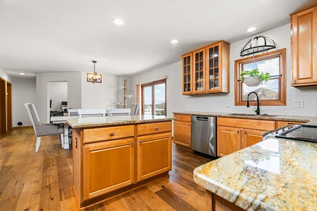 4490 N Squirrel Road, Auburn Hills, MI 48326