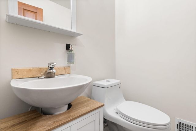 4490 N Squirrel Road, Auburn Hills, MI 48326