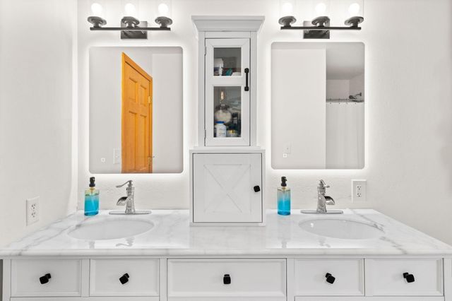 4490 N Squirrel Road, Auburn Hills, MI 48326