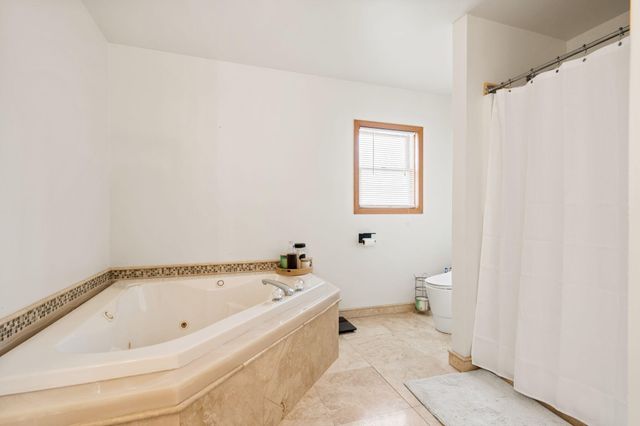 4490 N Squirrel Road, Auburn Hills, MI 48326